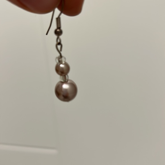 Pink Pearl earrings *free* with another purchase - Picture 2 of 3